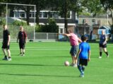 Laatste training S.K.N.W.K. JO10-1 van seizoen 2022-2023 (partijtje tegen de ouders) (16/165)